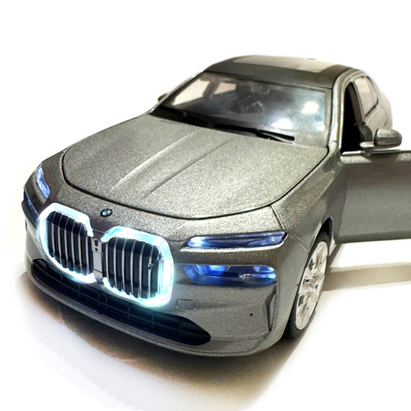 Машинка металева BMW I 7 БМВ сірий 1:24 світло звук відкр двері баг капот 21*8*8см (68283A)