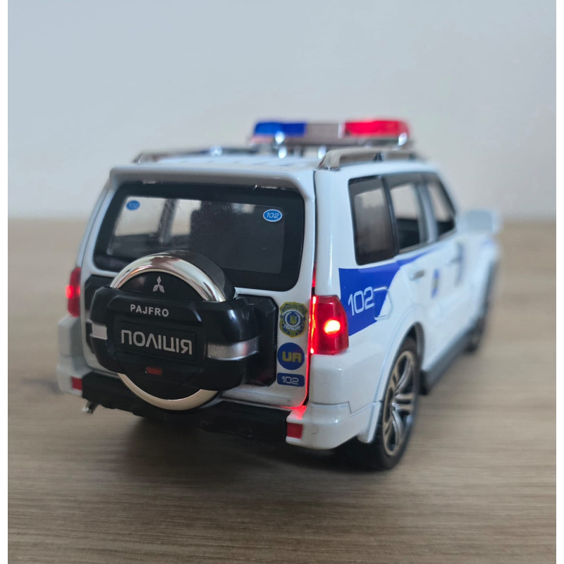 Машина металева поліція Mitsubishi Авто Експерт 1:32 світло звук інерція відч двері баг капот 15*6*6,5см (51282)