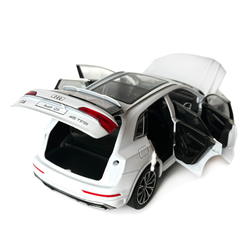 Машинка металева Audi Q5 Ауді біла 1:24 звук світло інерція відкр двері багажник капот гумові колеса 20*8,5*8см (AP-2014)