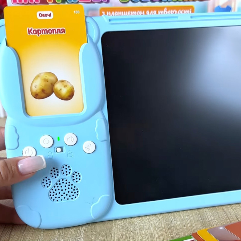 Картридер Всезнайко WToys синий укр язык аккум стилус 122 двусторонние карточки 18 тем сказки песни интересные факты 24*1,5*17см (94930)