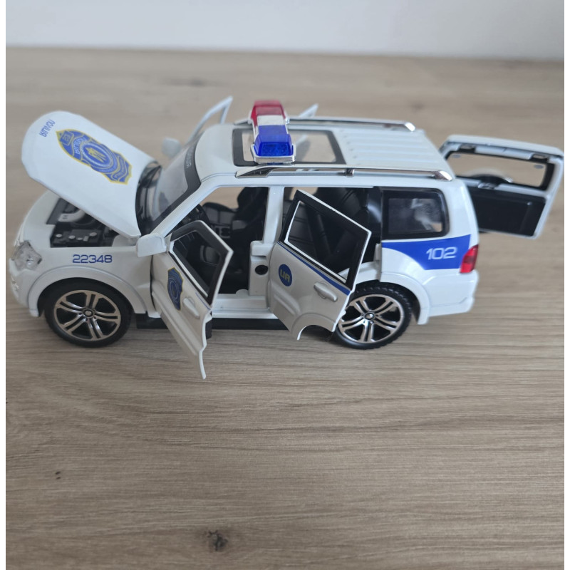 Машина металева поліція Mitsubishi Авто Експерт 1:32 світло звук інерція відч двері баг капот 15*6*6,5см (51282)
