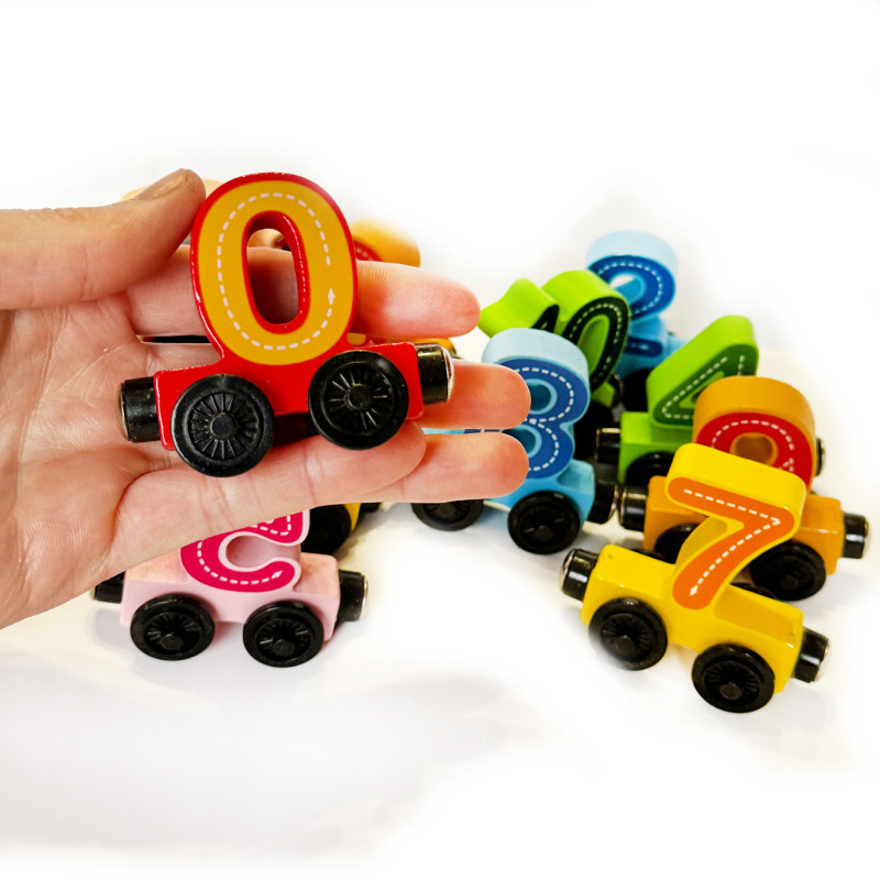 Потяг магнітний цифри WToys дерев’яний магніти в кор 25*16*4см (C61400)