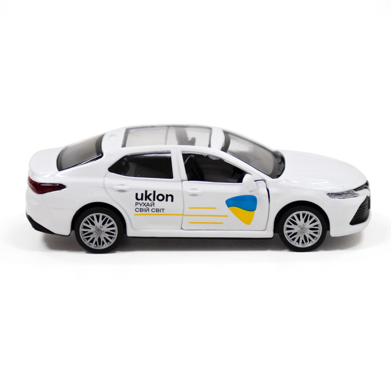 Машинка металева Toyota Camry Uklon, Тойота Кемрі Уклон, білий, таксі, відкриваються двері, 5*11*3см (250291)