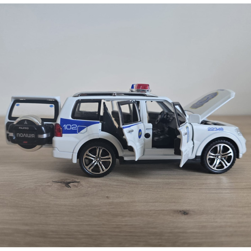 Машина металева поліція Mitsubishi Авто Експерт 1:32 світло звук інерція відч двері баг капот 15*6*6,5см (51282)