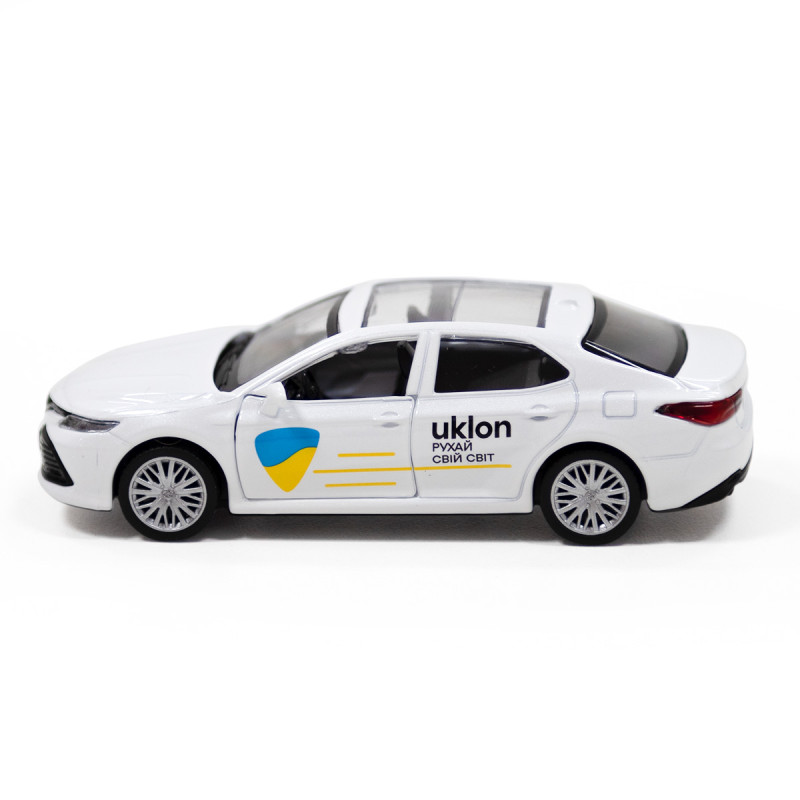 Машинка металева Toyota Camry Uklon, Тойота Кемрі Уклон, білий, таксі, відкриваються двері, 5*11*3см (250291)