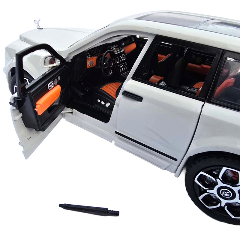 Машинка металева Rolls-Royce Cullinan 1:24 ролс ройс білий світло звук 22*9*7,5см (RS-81720)