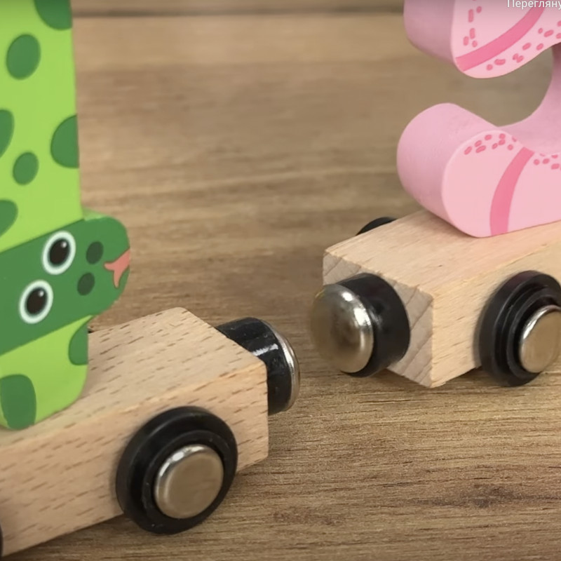 Потяг магнітний цифри WToys дерев’яний в кор 26*5*24см (C61464)
