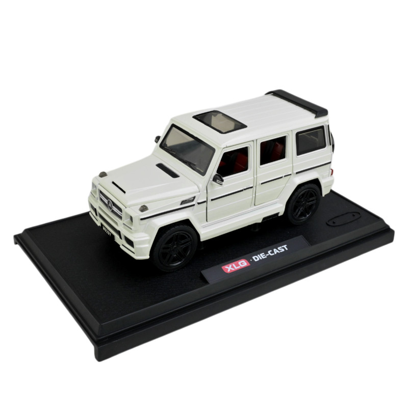 Машинка металл Mercedes-Benz G-Class Gelandewagen белая 1:24 звук свет открыв двери капот багажник (AP7717)